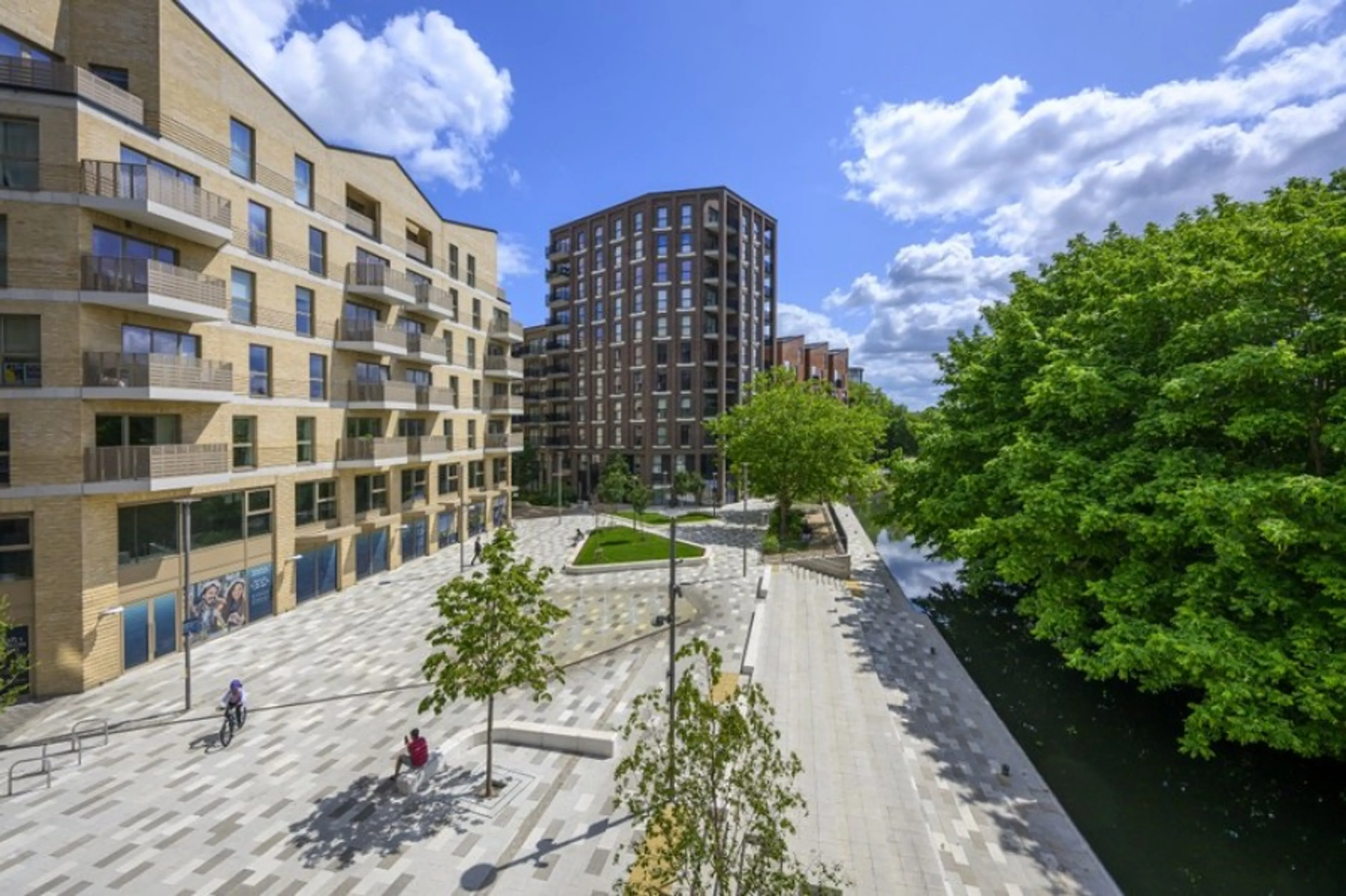https://mr2.homeflow-assets.co.uk/files/media/image/0000/0000/432401602e71e82a38cbe894355f7f14/huntley7.jpg