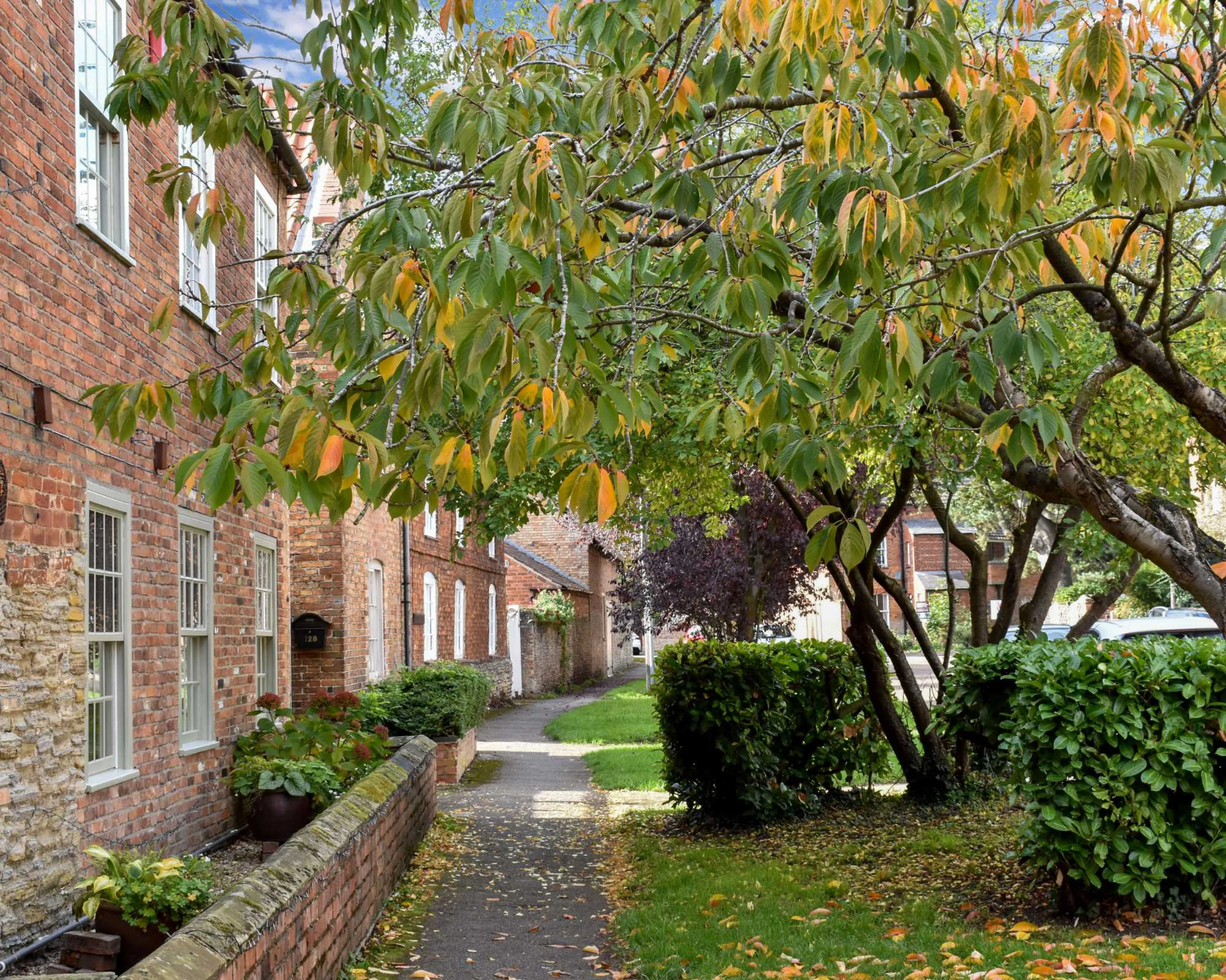 https://mr2.homeflow-assets.co.uk/files/media/image/0000/0000/5b57a35a1b2dc3286d108bca230452b7/Collingham-Area-Guide-6.jpg