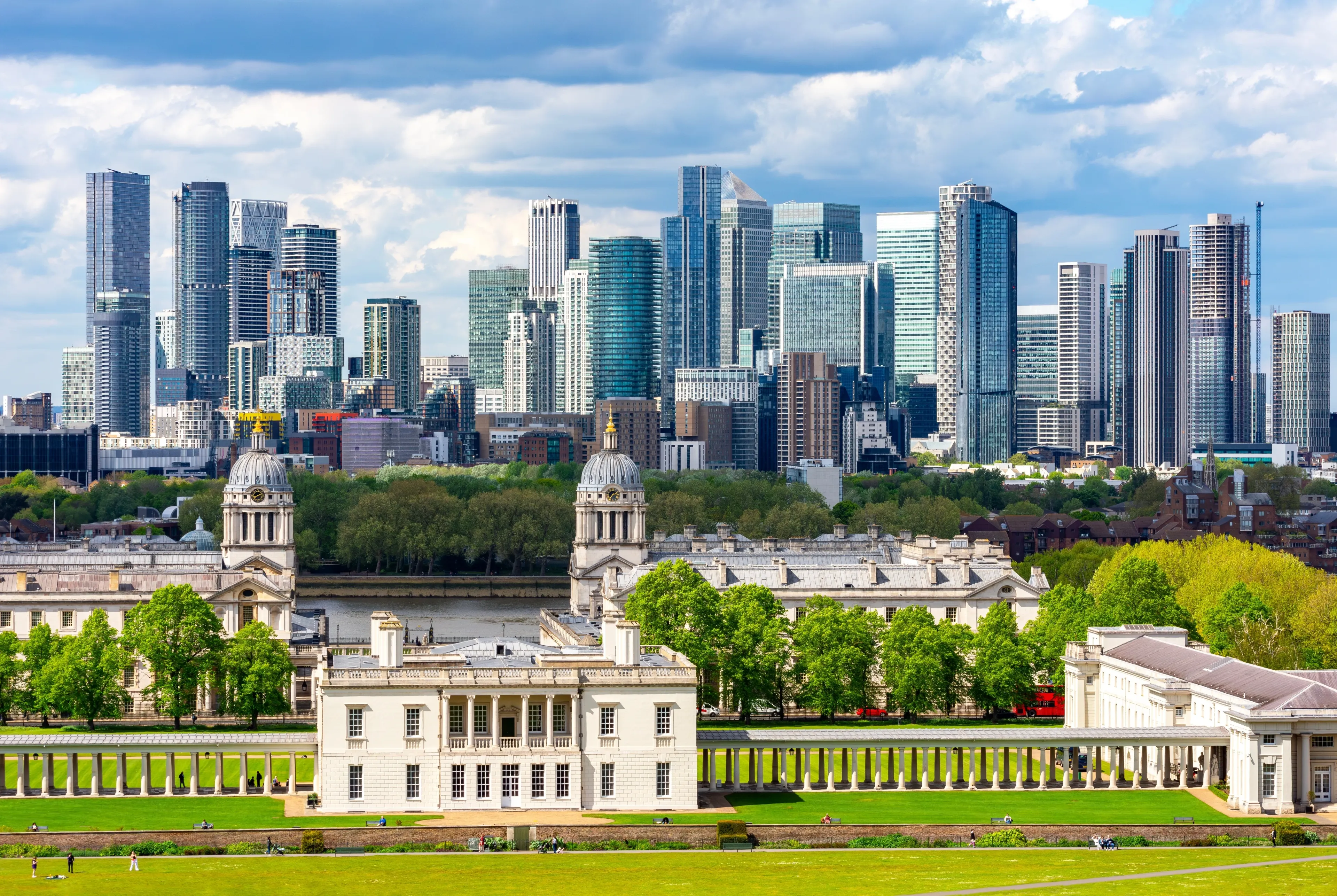 https://mr2.homeflow-assets.co.uk/files/media/image/0000/0000/5c1522b6bca7e51924d50f9523f69aa1/canary-wharf.webp