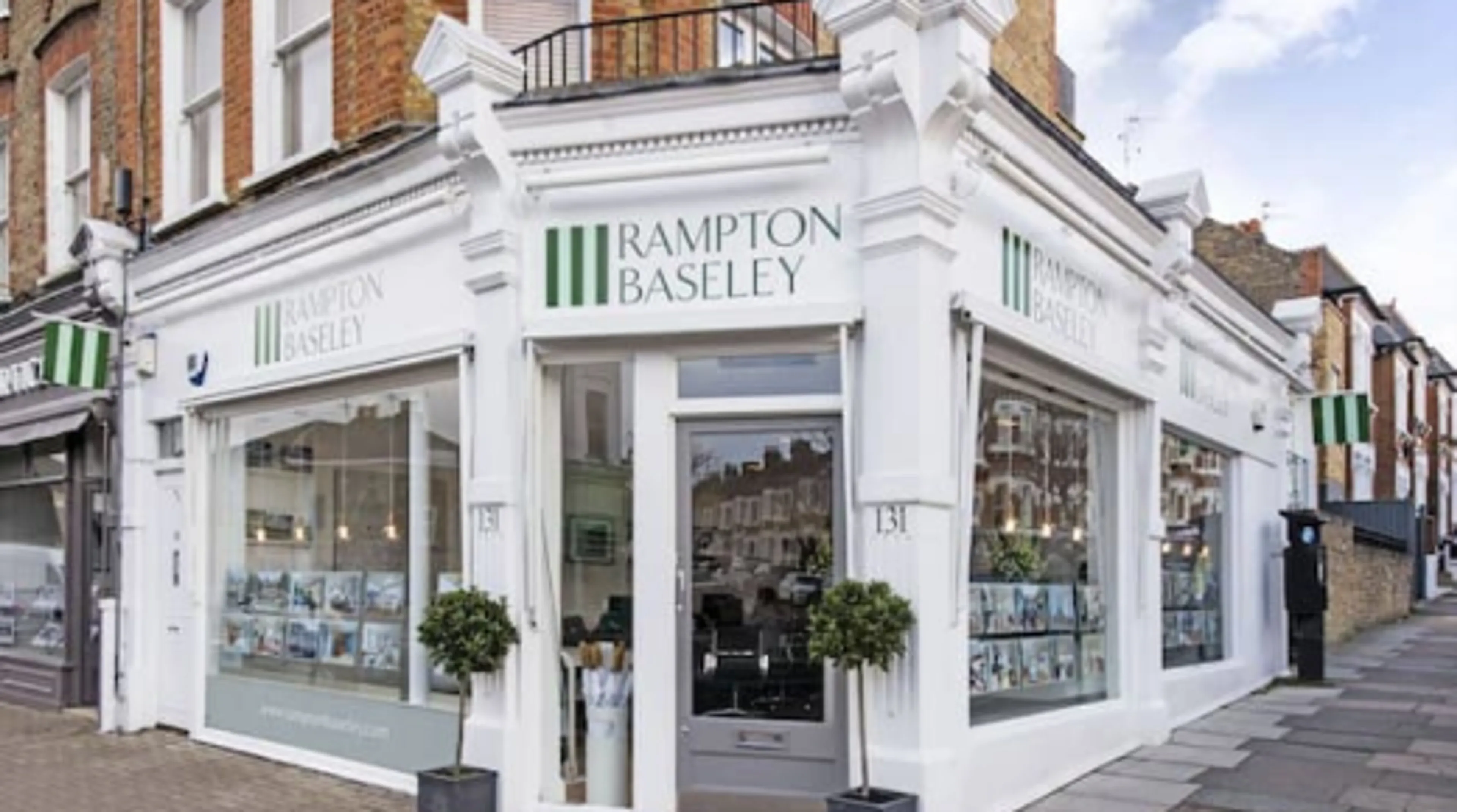 https://mr2.homeflow-assets.co.uk/files/media/image/0000/0000/6e07ba2bec2967b564883d6053f13c9e/Battersea.png