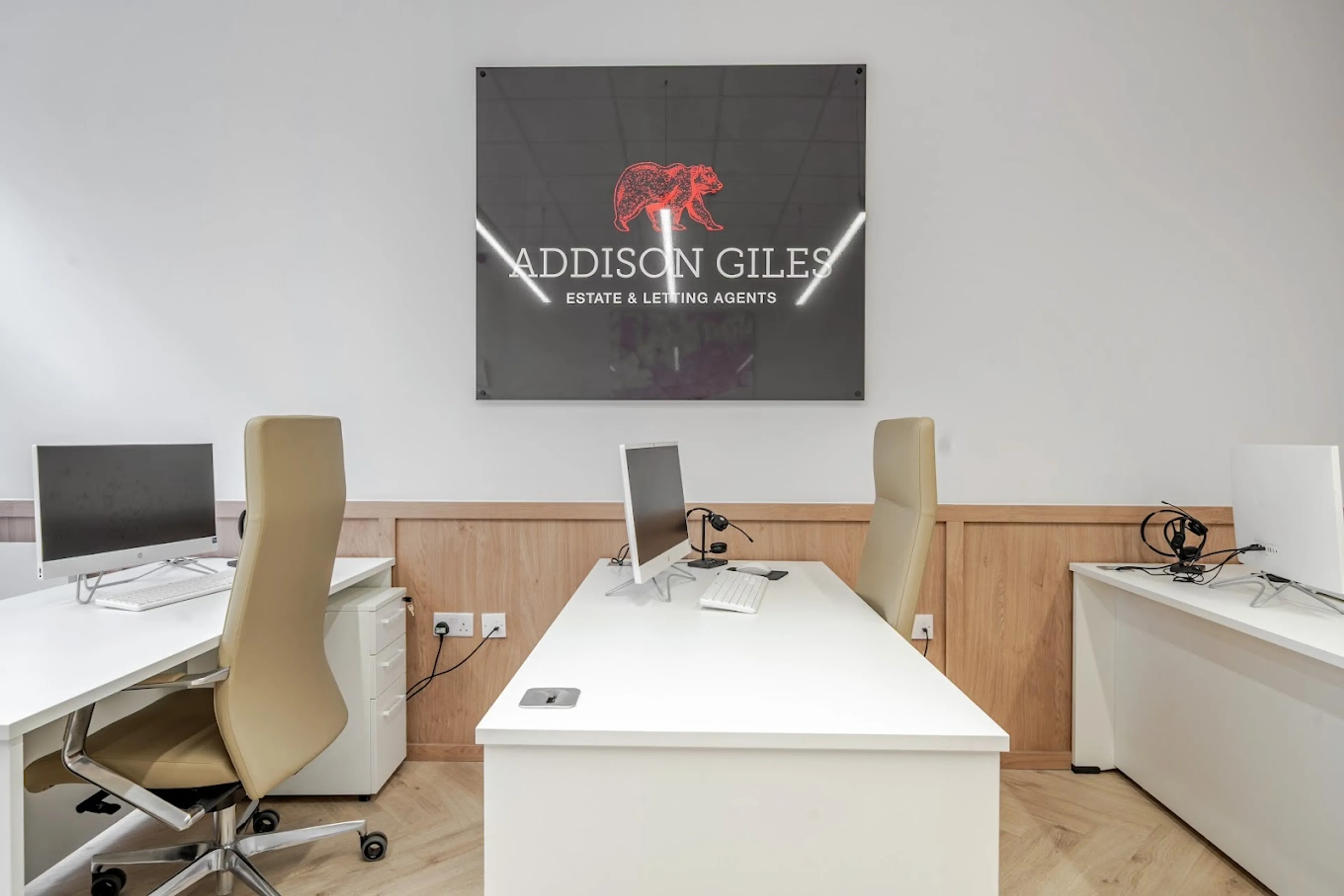 https://mr2.homeflow-assets.co.uk/files/media/image/0000/0000/82faf0f2496a8b1fbae60d96936fe1f2/office.jpg