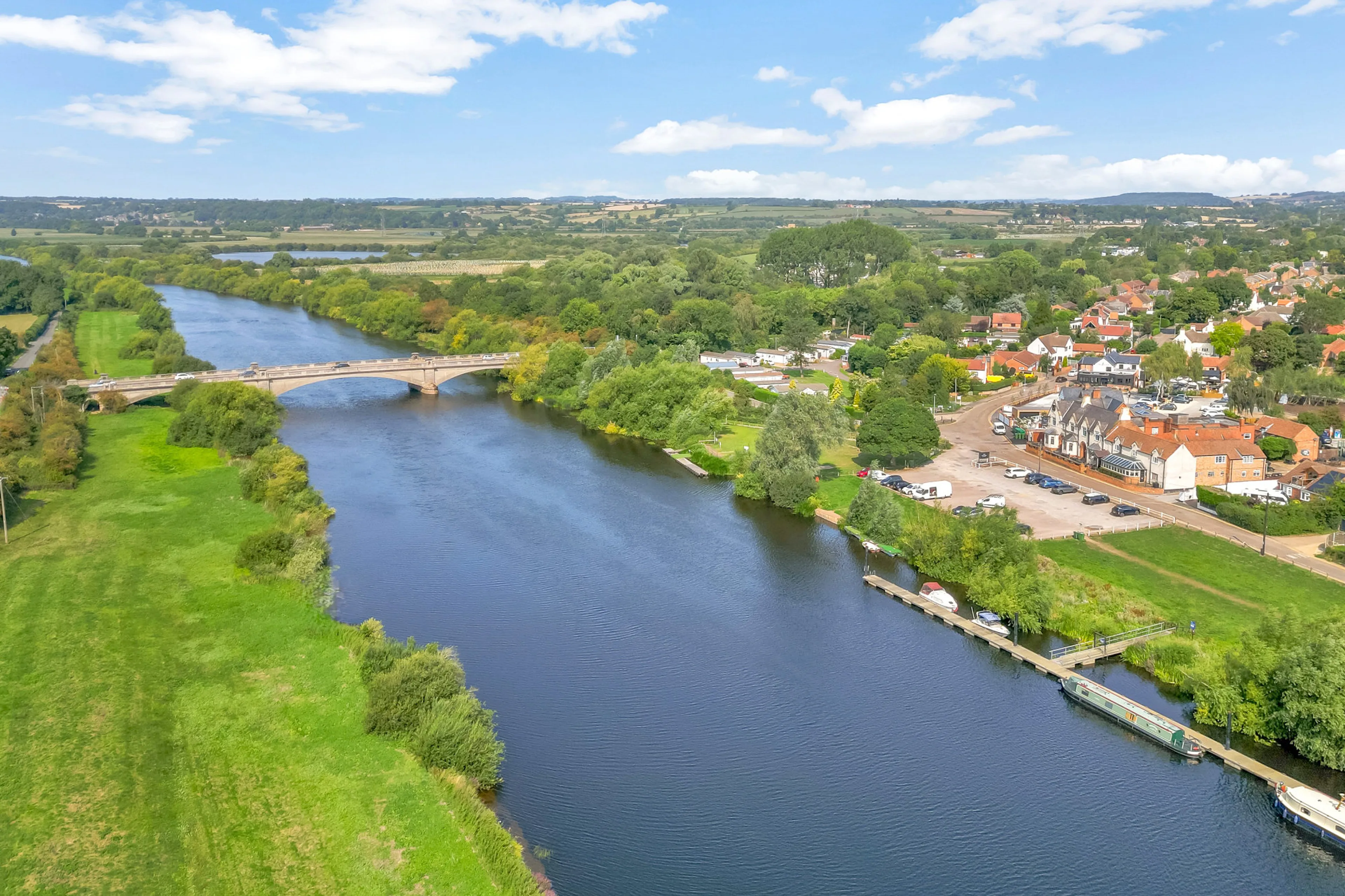 https://mr2.homeflow-assets.co.uk/files/media/image/0000/0000/8af5a5a5c6744b134024712819654b7e/BinghamOffice.Gunthorpe.jpg