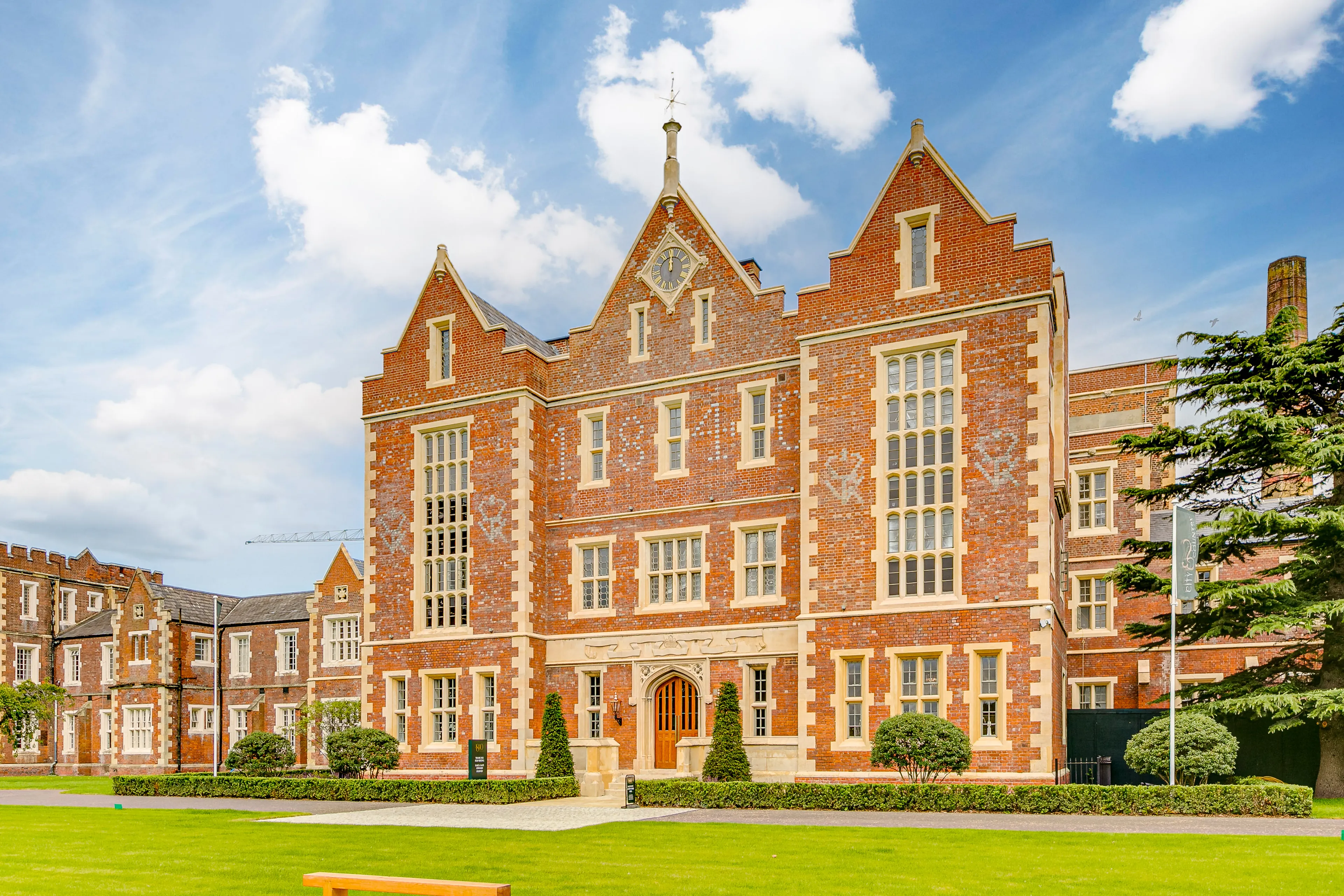 https://mr2.homeflow-assets.co.uk/files/media/image/0000/0000/cabe8fb445855116e526ee9fc55fadbc/The1840Development39.jpg