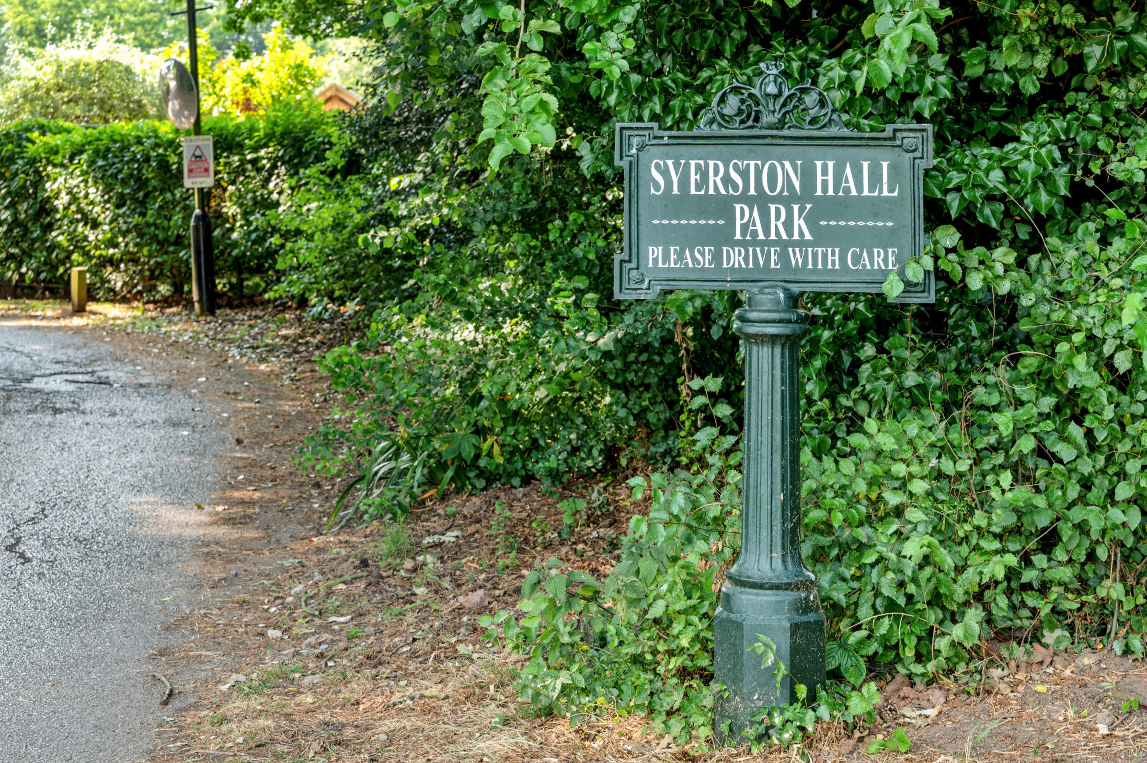 https://mr2.homeflow-assets.co.uk/files/media/image/0000/0000/d86825a502e47a345d73da1ebc593827/Syerston-Hall-Park-Gable-End-Photos-2.jpg