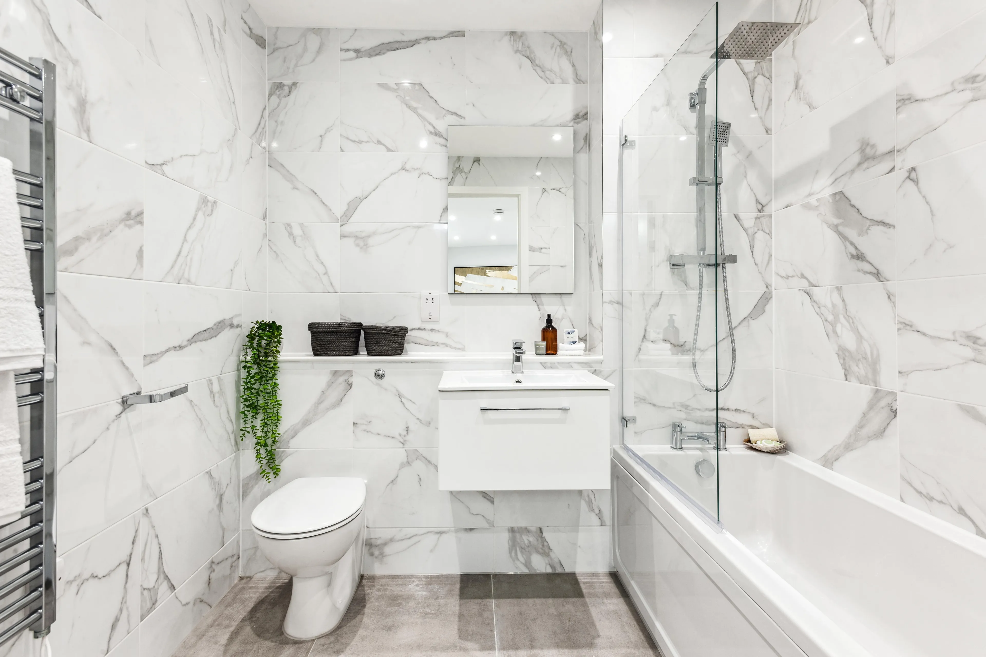 https://mr2.homeflow-assets.co.uk/files/media/image/0000/0000/dc1500cac4c74cb6904f204374ed8e7e/Bathroom.jpg