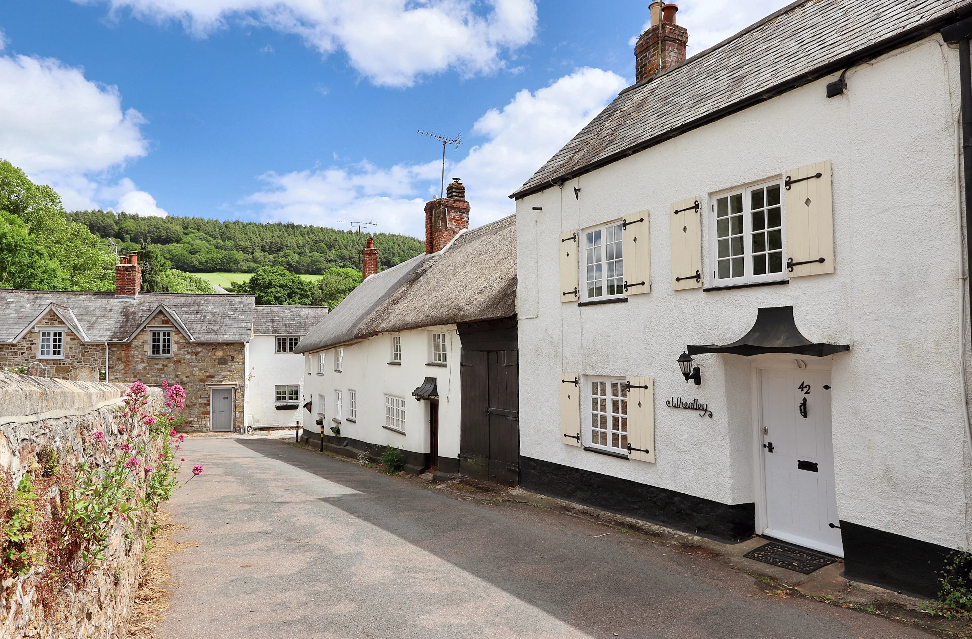 https://mr2.homeflow-assets.co.uk/files/media/image/0000/0000/dceec2c38d3b2d5733110c47b19f16c9/Sidbury-Front-elevation.jpg