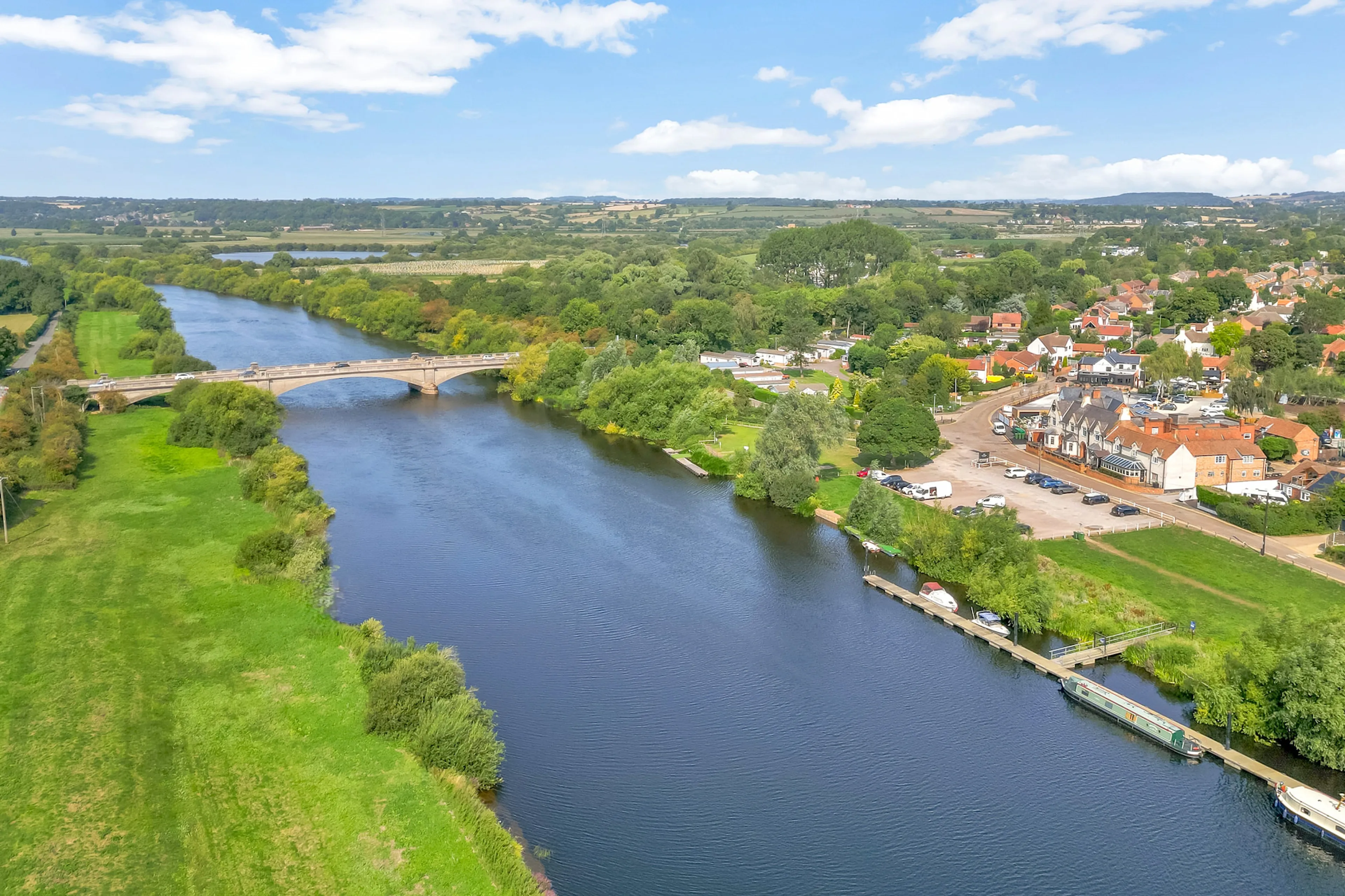 https://mr2.homeflow-assets.co.uk/files/media/image/0000/0000/f4fd15267938dceb04acf267217ba2f2/BinghamOffice.Gunthorpe.jpg