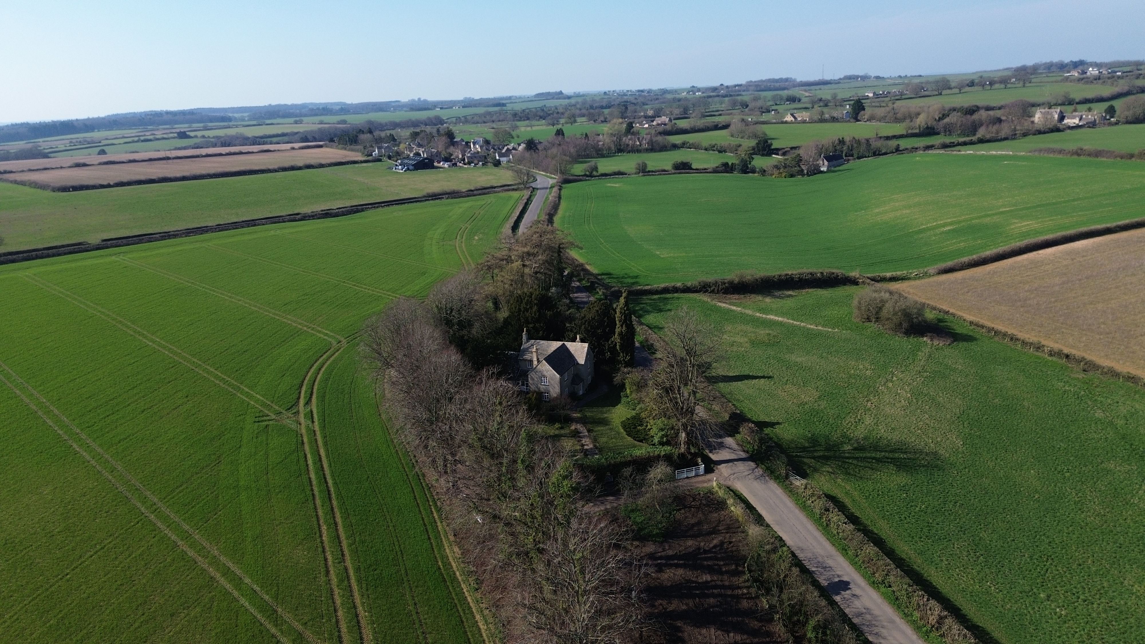 https://mr2.homeflow-assets.co.uk/files/media/image/0000/0000/512016835eea0f6f41f5477dd2daea46/rural_property.JPG