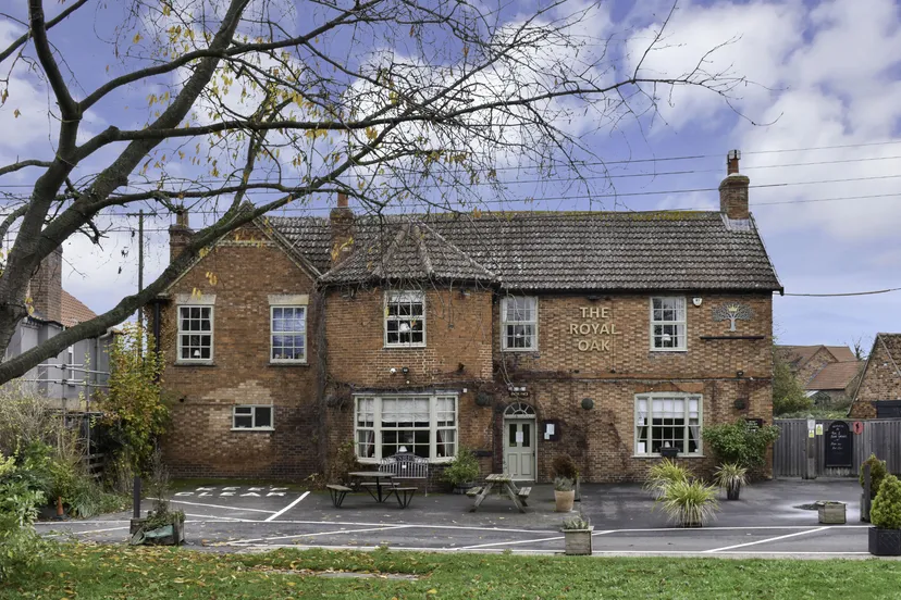 https://mr2.homeflow-assets.co.uk/files/media/image/0000/0000/c5369147e4c93ba64b44912dd8813019/Long-Bennington.jpg