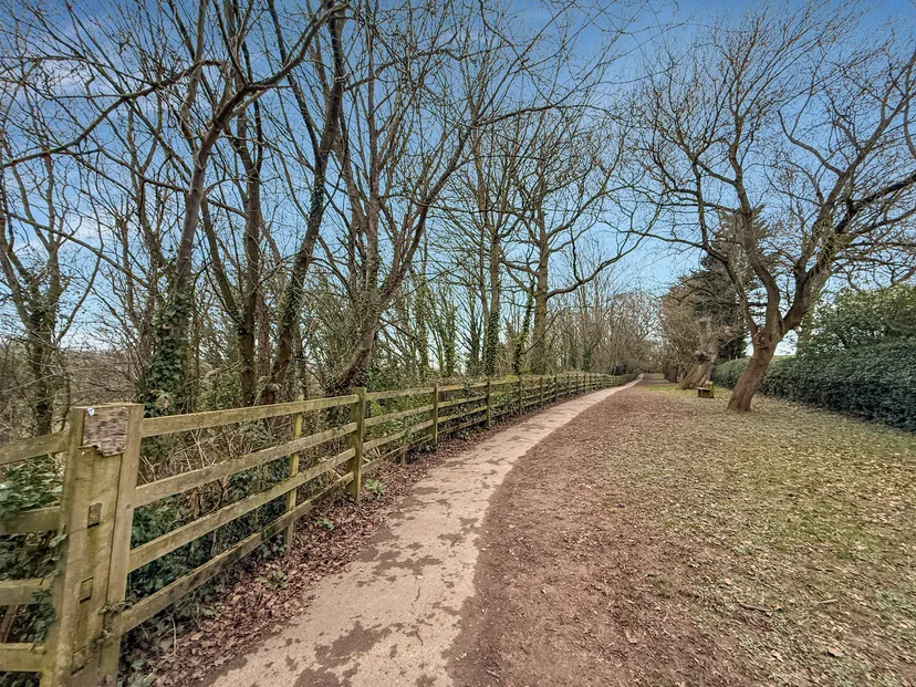 https://mr2.homeflow-assets.co.uk/files/media/image/0000/0000/e71948d913e320c20940ebc828caf259/Radcliffe1.jpg