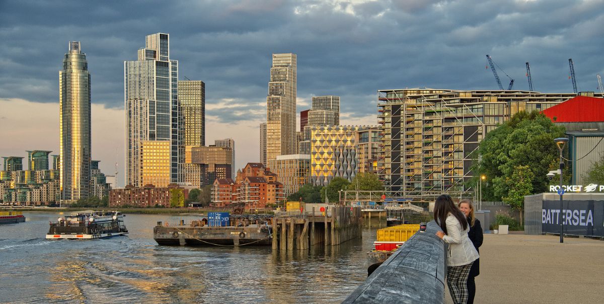 https://mr2.homeflow-assets.co.uk/files/media/image/0000/0000/8772de70ff2fc2925a9b9f6b381aa1a0/battersea-sunset.jpg