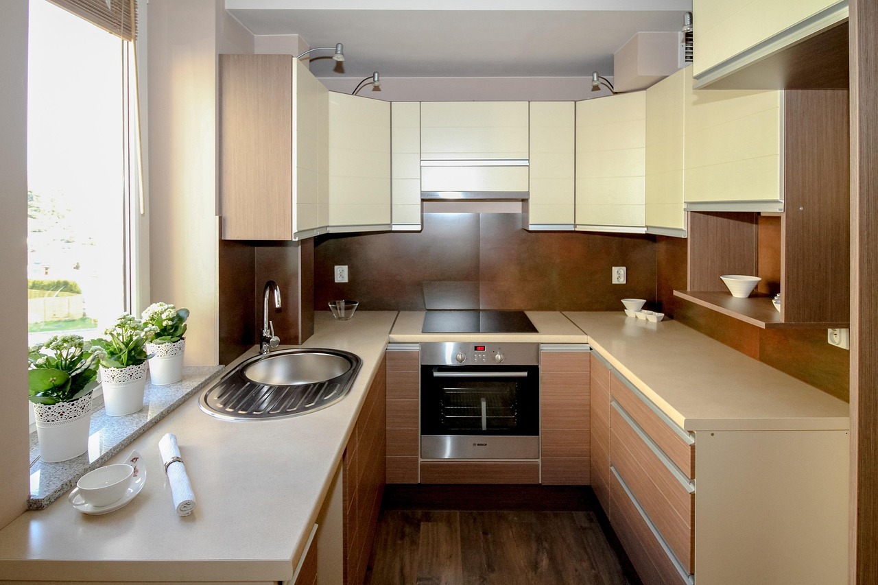https://mr2.homeflow-assets.co.uk/files/media/image/0000/0000/a29b3bb90ebd9e4d6deec790959979e1/kitchen-2094707_1280.jpg