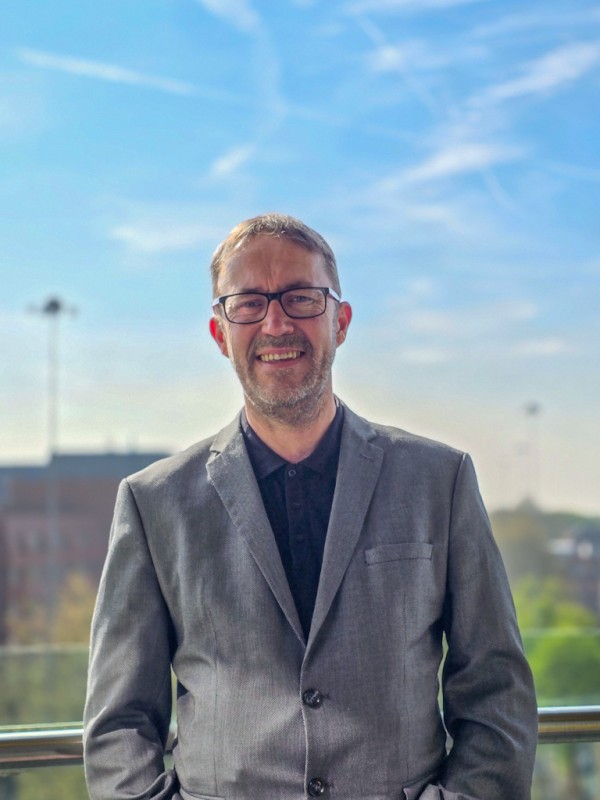 https://mr2.homeflow-assets.co.uk/files/media/image/0000/0000/b6e6983dee7b9bc5fb67a375f3479963/mark-heneghan-bespoke-estate-agents-reading-min.jpg