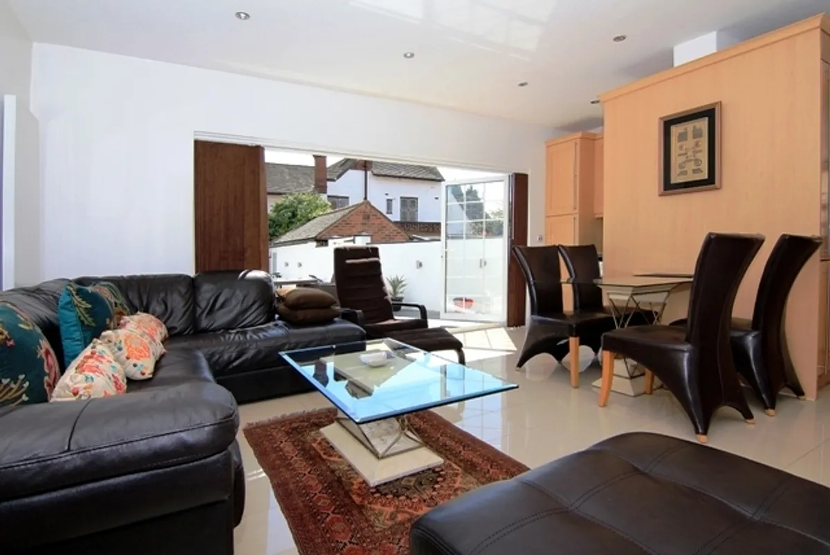 TANFIELD AVENUE, NEASDEN, NW2 7RT