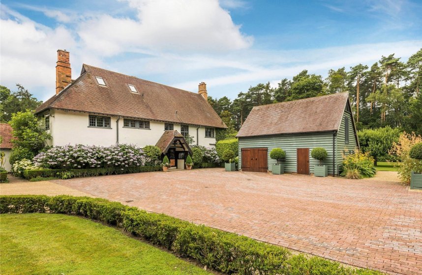 6 bedroom property for sale in Worplesdon, Guildford, Surrey, GU3