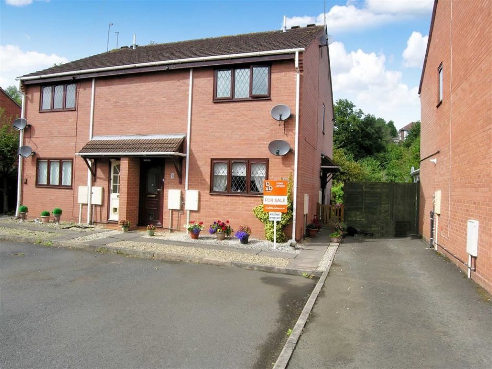 1 bedroom property for sale in St Oswalds Close, Kidderminster