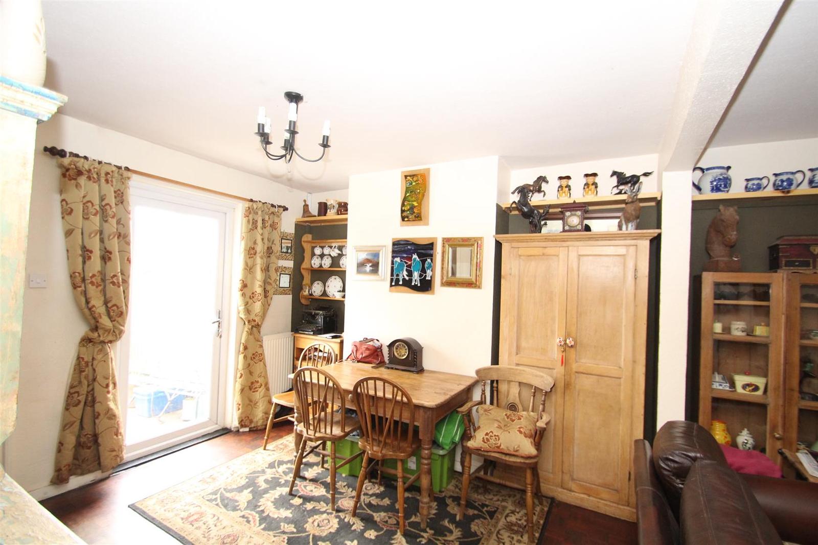 2 bedroom property for sale in Stony Stratford, Milton Keynes £235,000