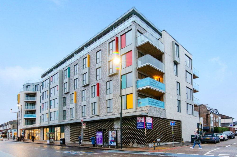 property to let in High Street, Colliers Wood, SW19 - £ 