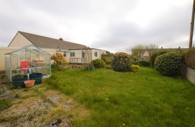 2 bedroom property for sale in Victoria Road, Threemilestone, Truro, TR3 Guide price £215,000