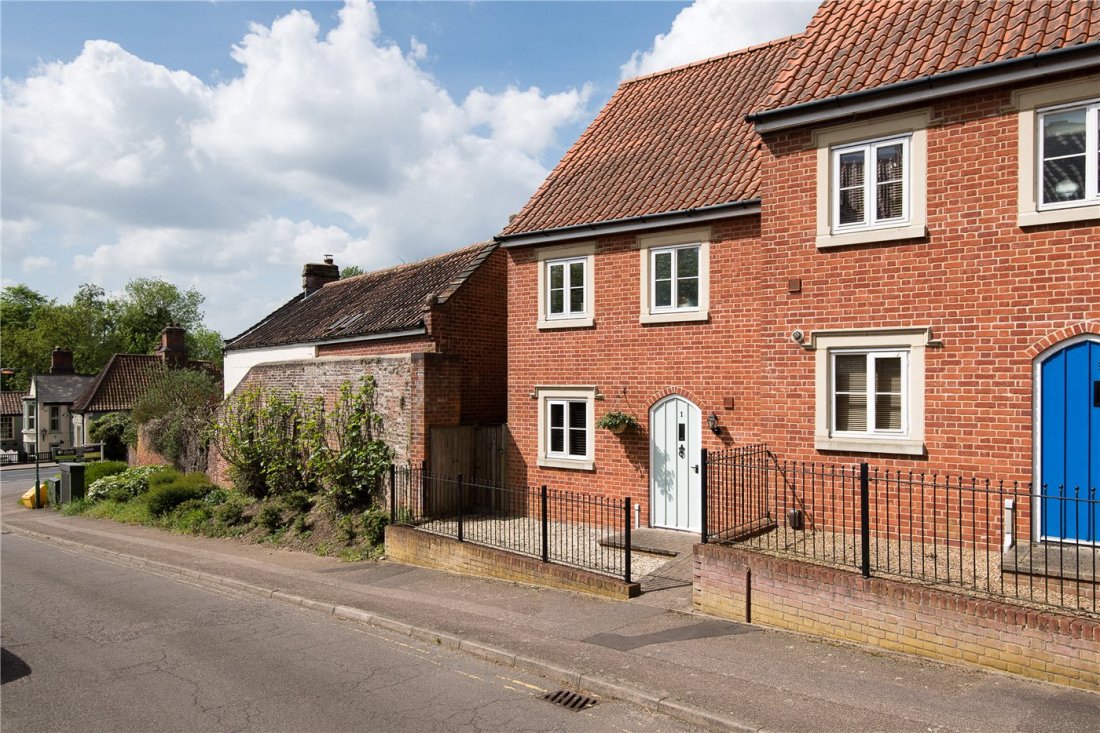 3 bedroom property for sale in Close, Thorpe St Andrew, Norwich