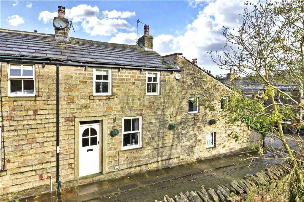 2 bedroom property for sale in Crowfoot Row, Barnoldswick, Lancashire