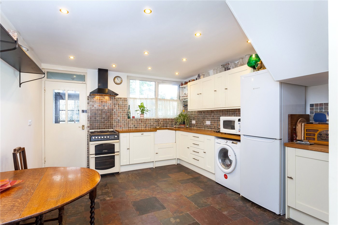 2 Bedroom Property For In Caledonian Road Islington N7 650 000