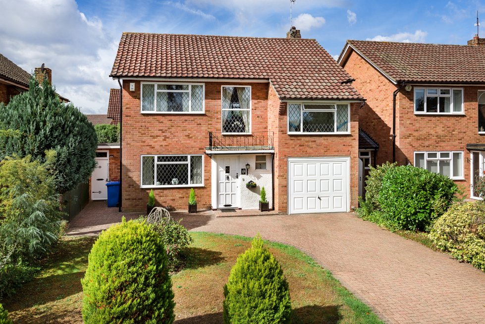 4 bedroom property for sale in Old Windsor Guide price £725,000