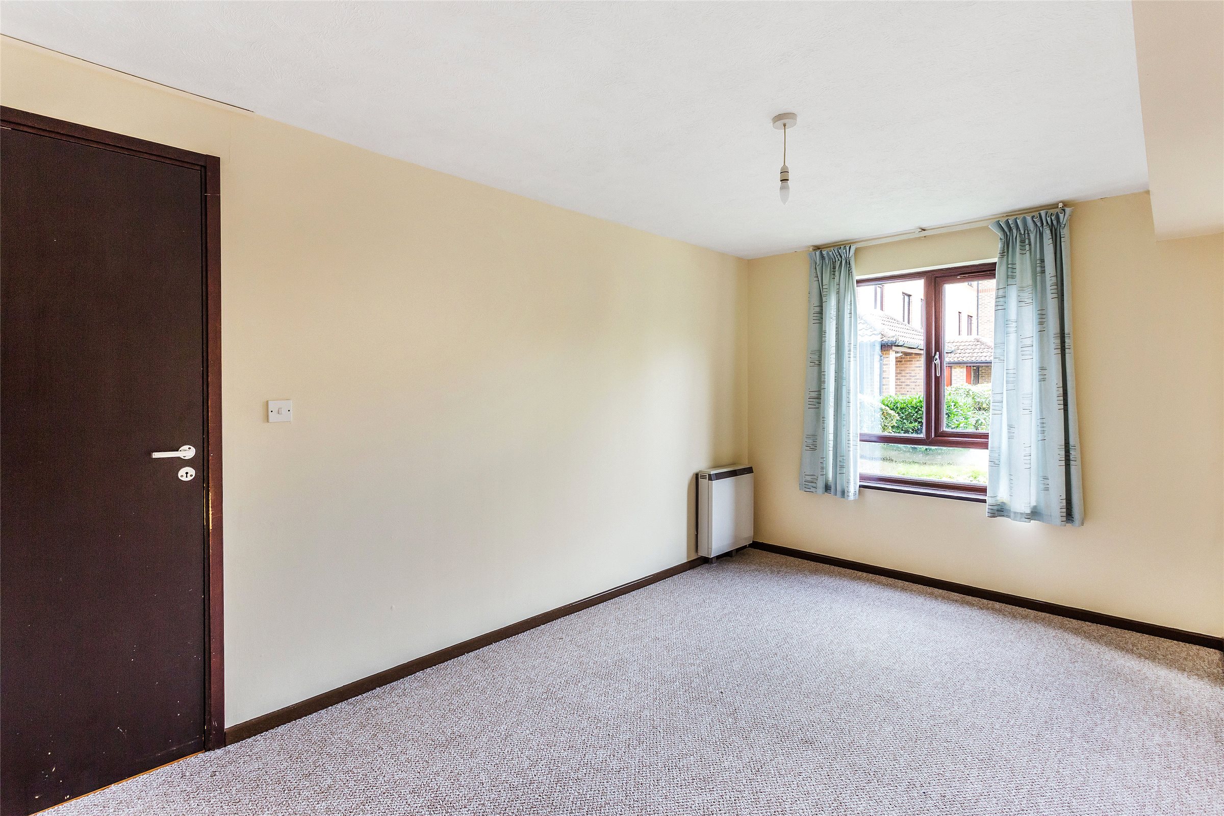 2 Bedroom Property For Sale In Oakside Court Horley Surrey RH6