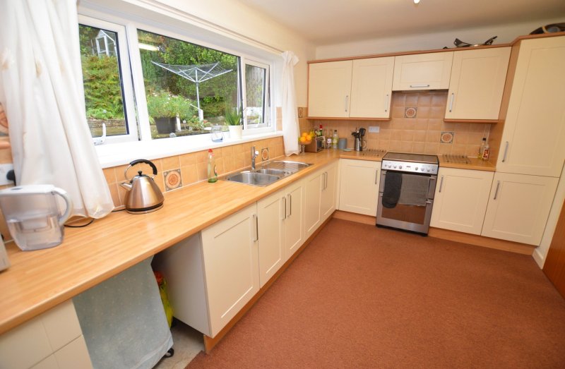 4 bedroom property for sale in Oak Tree Drive, Newton Abbot, Devon