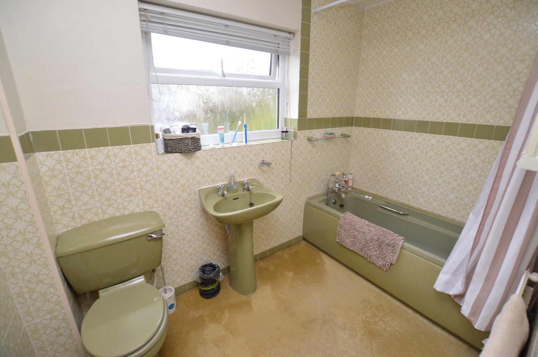 4 bedroom property for sale in Oak Tree Drive, Newton Abbot, Devon