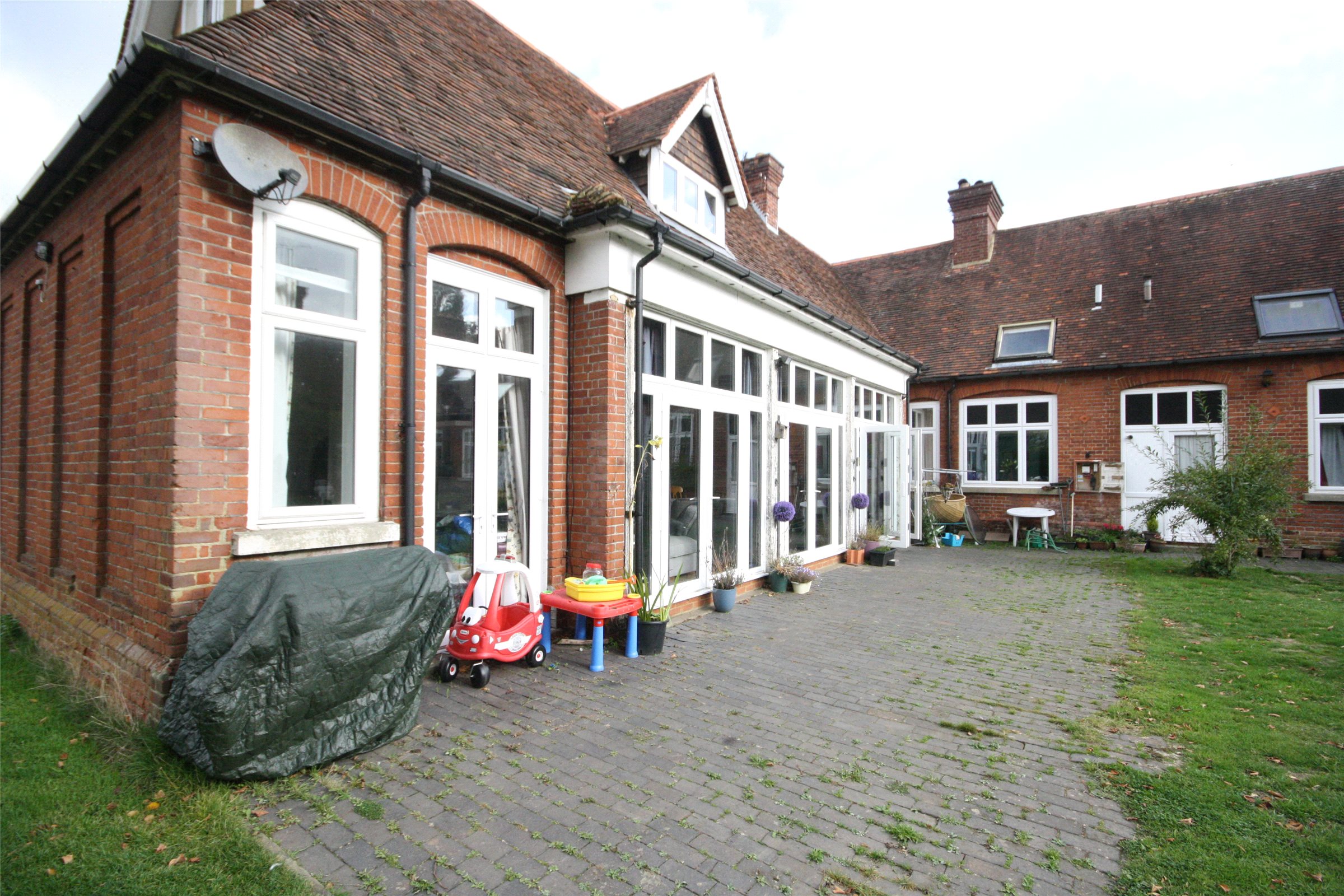 3 bedroom property to let in Burys Court School, Flanchford Road