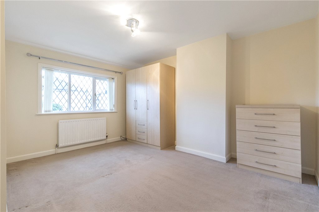 3 bedroom property to let in Park Road, Guiseley, Leeds, LS20 £825 pcm