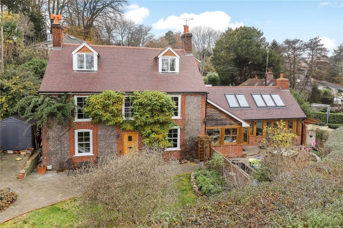 4 bedroom property for sale in Station Road, Bursledon, Southampton