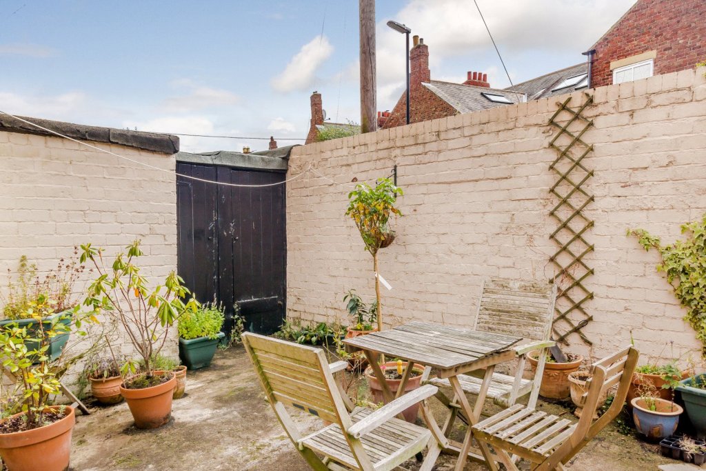 Garden Chairs Heatons / Mamas Papas Heaton Cot Bed Changer Wardrobe