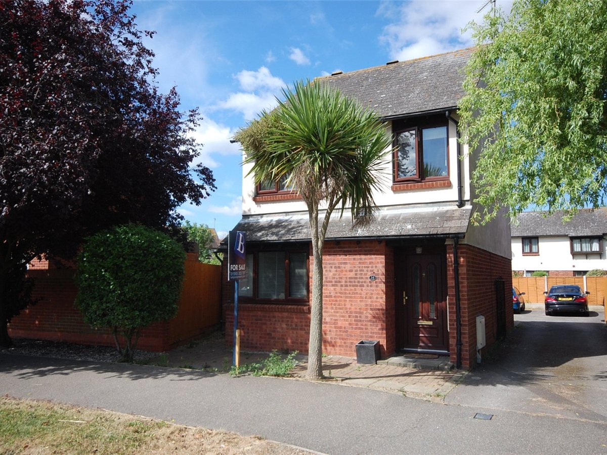 3 bedroom property for sale in Inchbonnie Road, South Woodham Ferrers