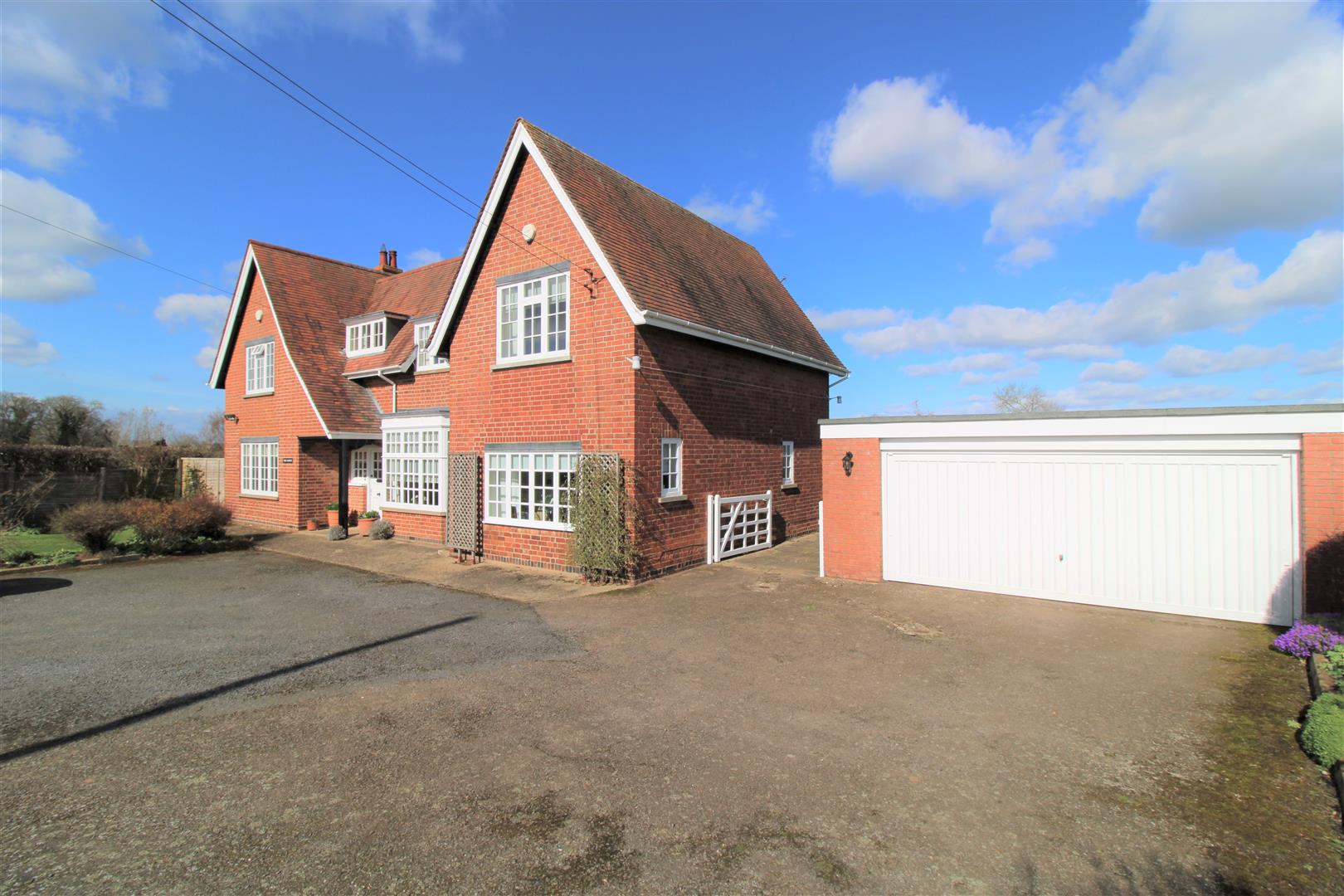 5 bedroom property for sale in Lilbourne Road, Clifton Upon Dunsmore