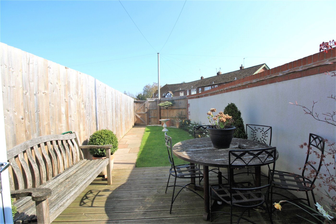 2 Bedroom Property To In Abbey Barn Road High Wycombe Abbey Barn Road High Wycombe Buckinghamshire Hp11