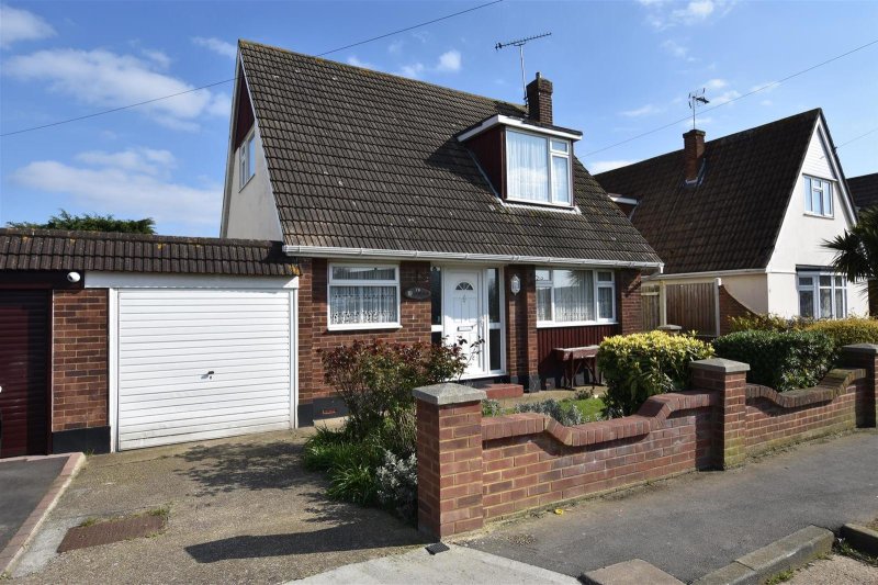 3 bedroom property for sale in Labworth Road, Canvey Island £260,000