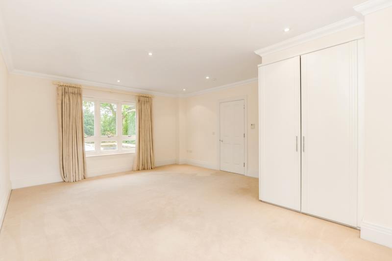 5 bedroom property to let in Ashley Drive, Waltononthames, Surrey