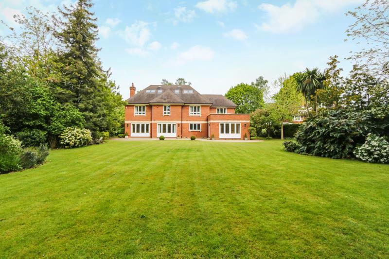 5 bedroom property to let in Ashley Drive, Waltononthames, Surrey
