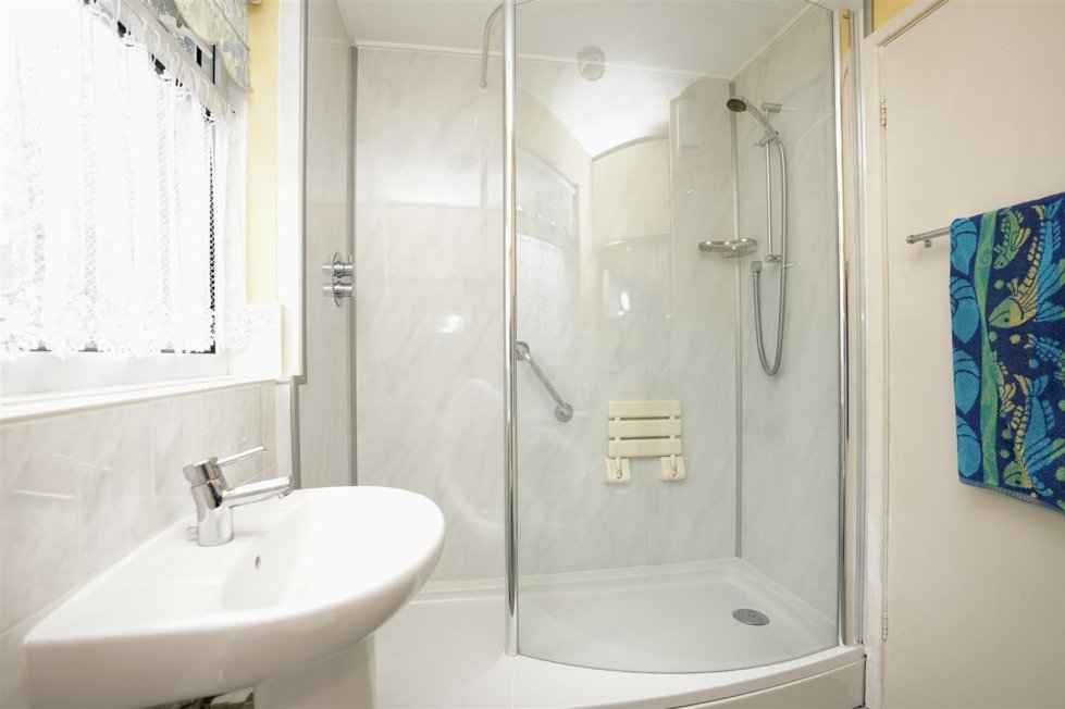 3 bedroom property for sale in Crown Road, ShorehamBySea £340,000