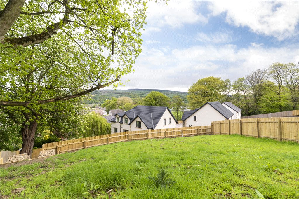 5 bedroom property for sale in Manor Drive, Utley, West Yorkshire, BD20