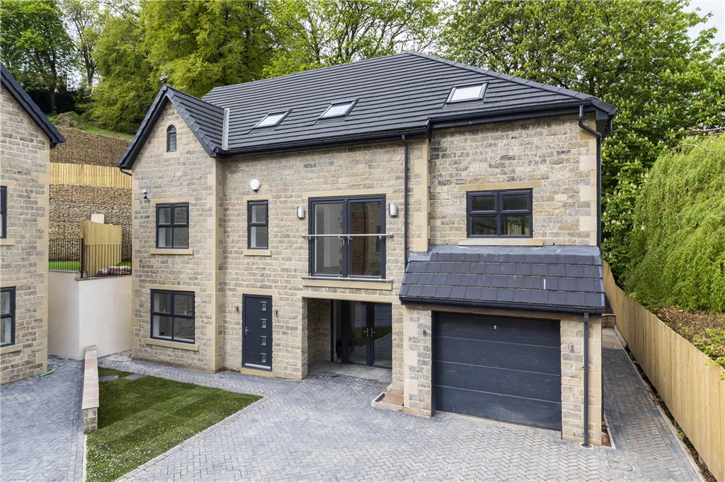 5 bedroom property for sale in Manor Drive, Utley, West Yorkshire, BD20