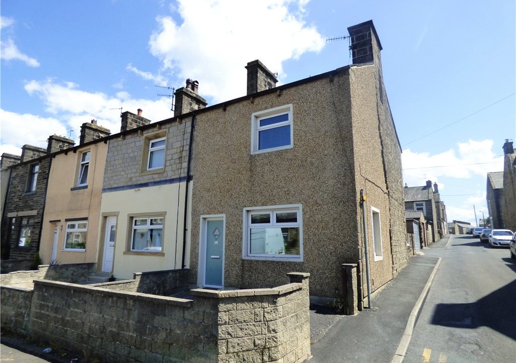2 bedroom property to let in Wellhouse Road, Barnoldswick, Lancashire