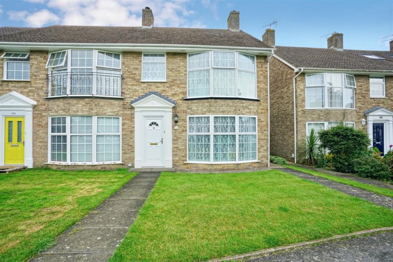 3 bedroom property for sale in Greenacres, ShorehamBySea £390,000