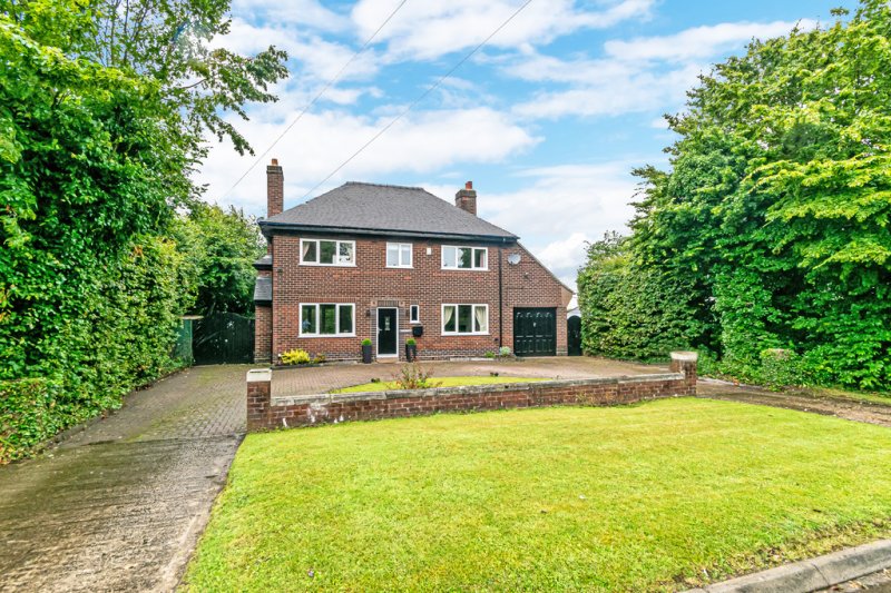 4 bedroom property for sale in Fir Tree Close, Stretton, Warrington £