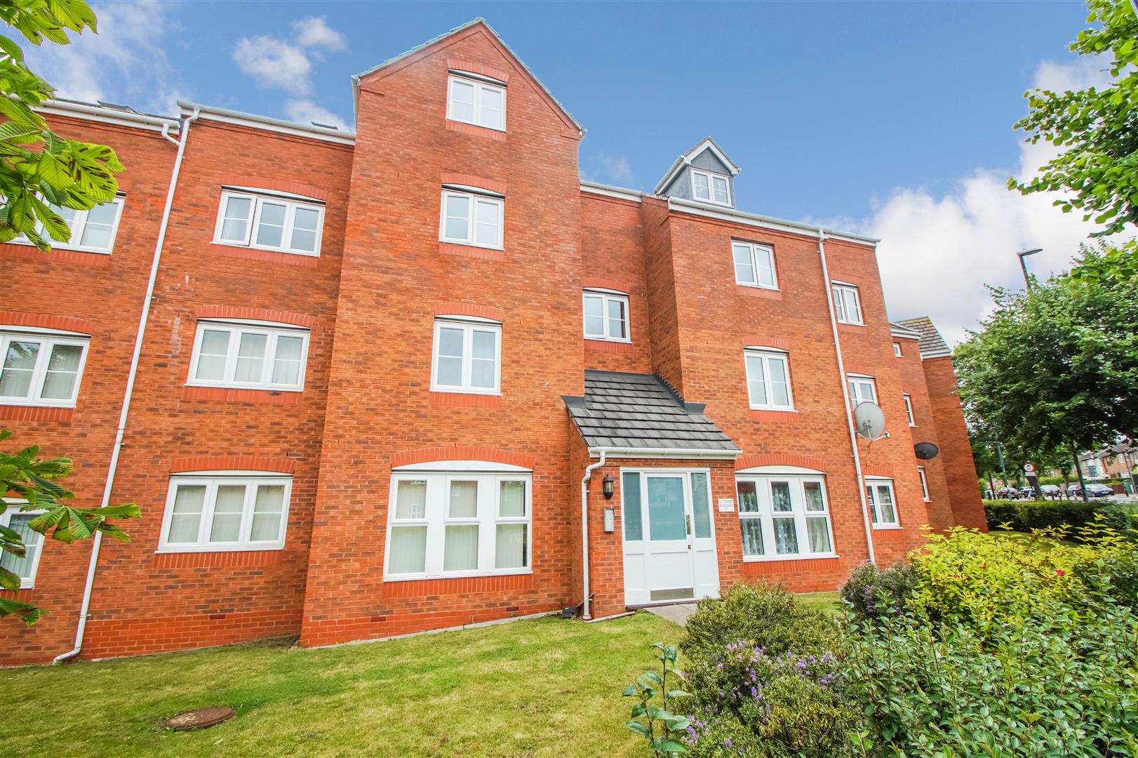 2 bedroom property for sale in Cavalier Court, 193 Siddeley Avenue