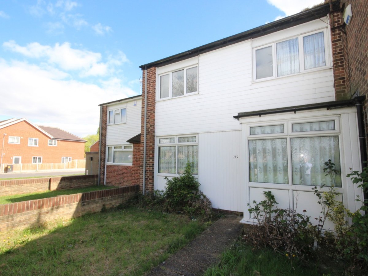 3 bedroom property to let in Rectory Road, Pitsea, Basildon, SS13 £1200 pcm Balgores
