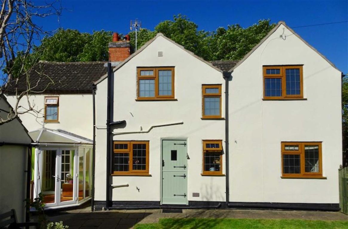 4 bedroom property for sale in Main Street, Stoke Golding Offers over