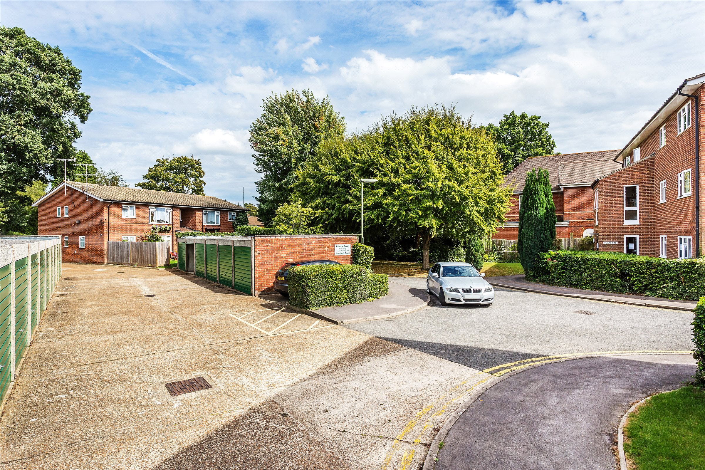 2 bedroom property for sale in Elizabeth Court, Victoria Road, Horley